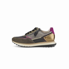 56.378 - SNEAKER Stone Gray Pose Ready