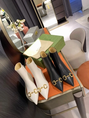 SE730  Size 4-10  Heels:2.4cm Material: Cowhide  Lining: Sheep skin Sole: Italian leather Adidas Car Racing Shoes