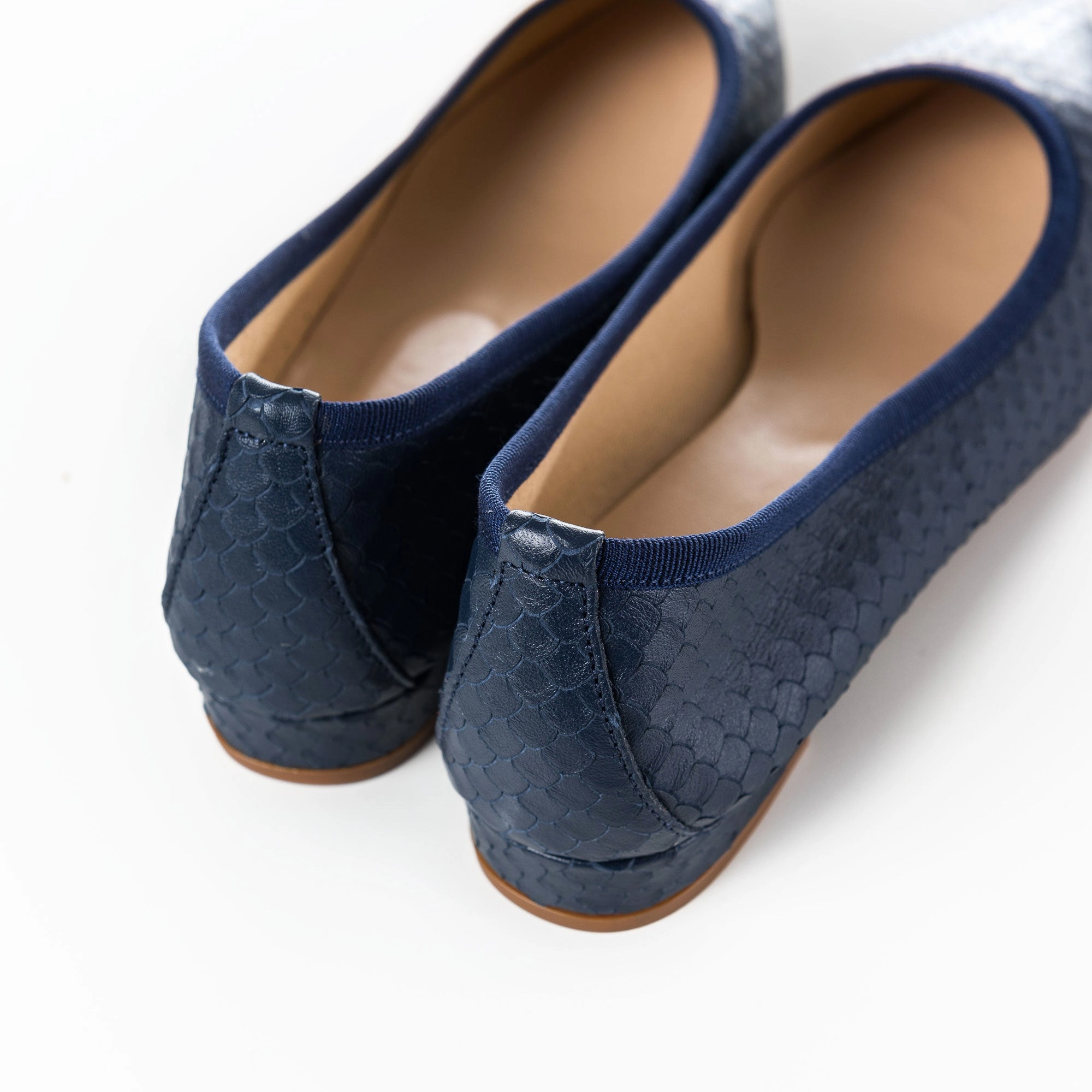 Barefoot Shoes With Flat Feet Pointed toe ballet flats blue cobra effect leather