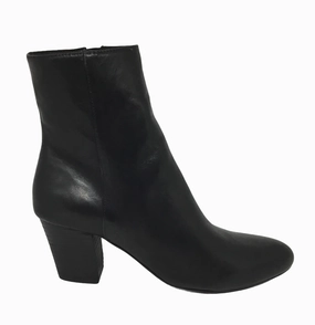 Django & Juliette Dreamy Black Leather Zip Fast