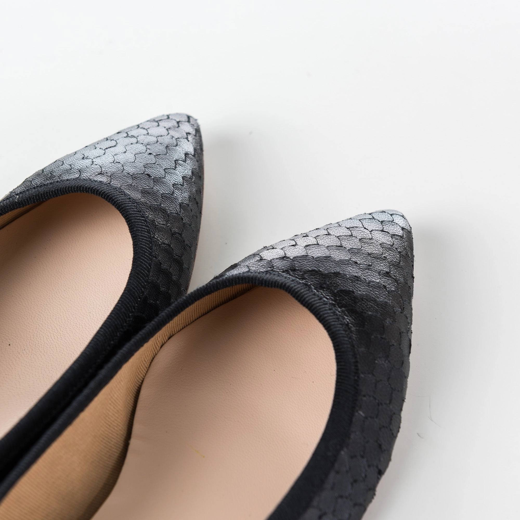 Faux Fur Flat Shoes Black leather pointed toe ballet flats with cobra-skin effect