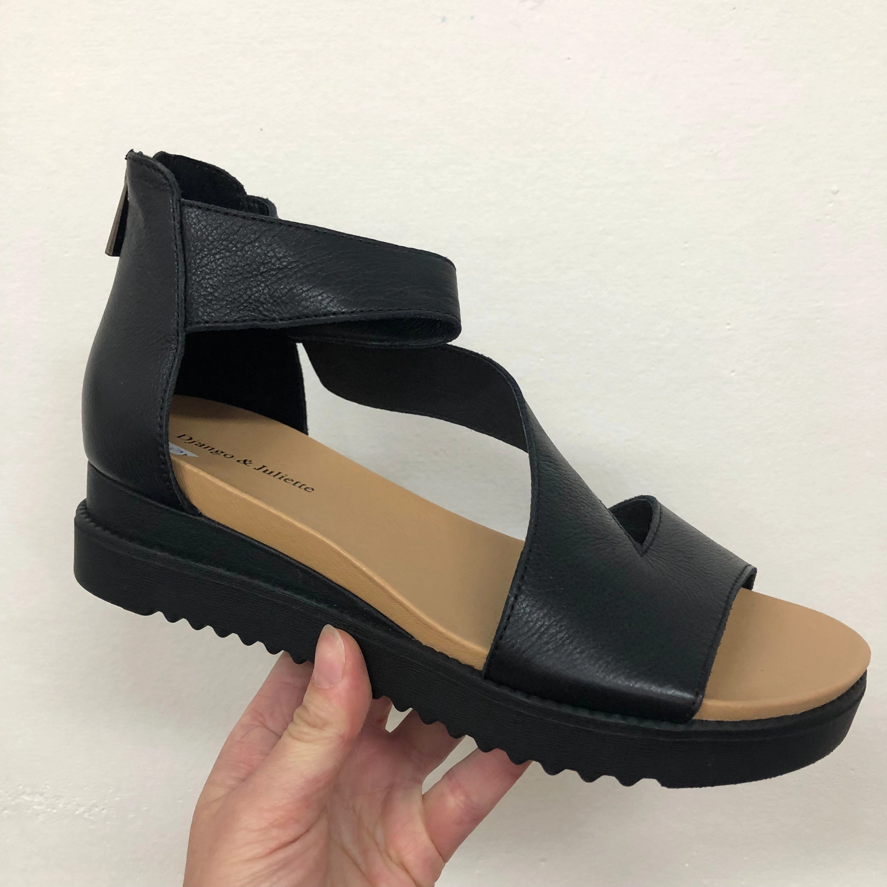 Street Cool skin friendly Django & Juliette Adabela ~ Black ~ Almond ~ Tan