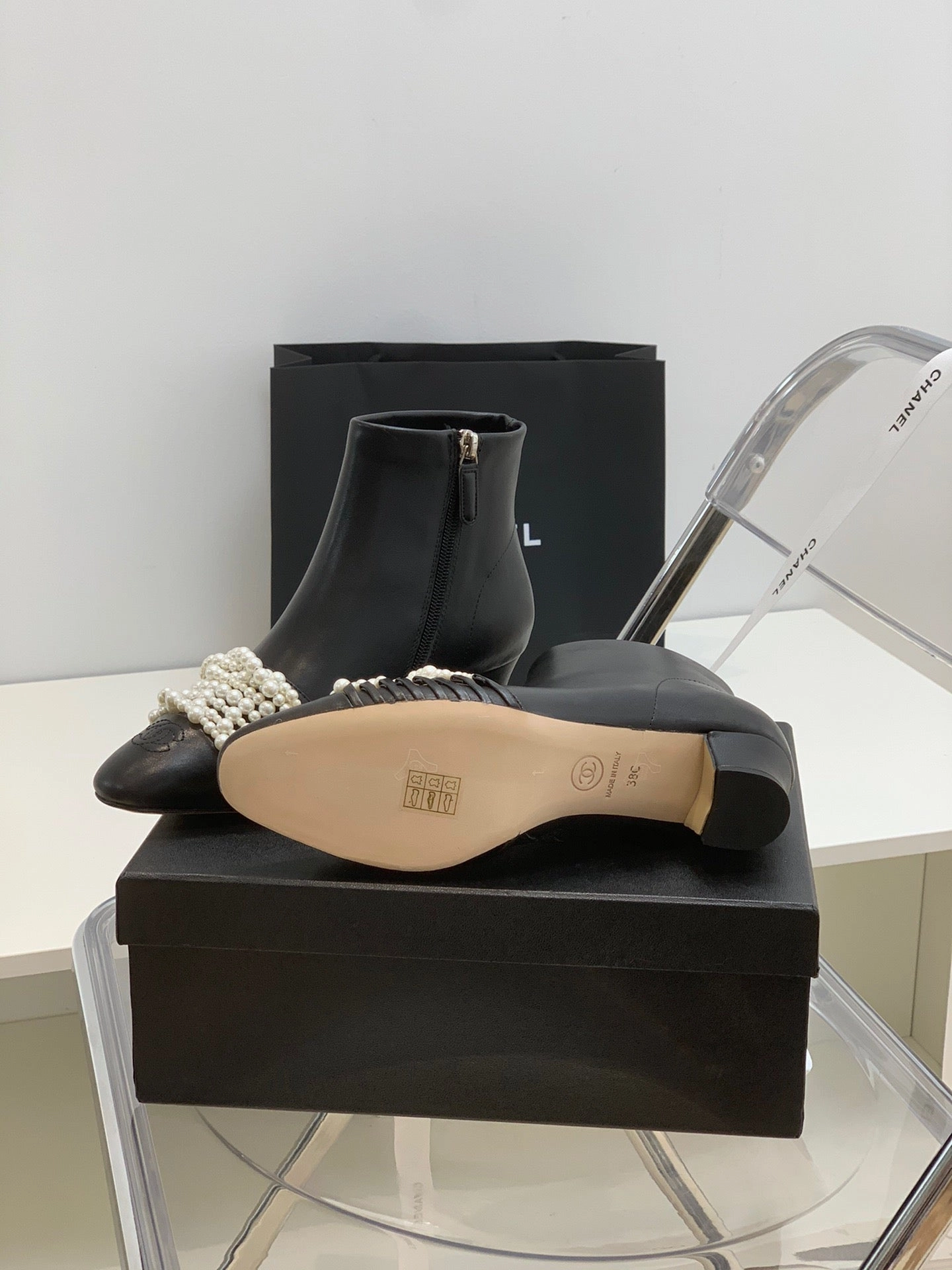 SE706  Size 5-9  Heels:4cm Shaft measures approximately 4.7 from arch Material: Cowhide  Lining: Sheepskin Sole: Italian leather Coolest Adidas Shoes