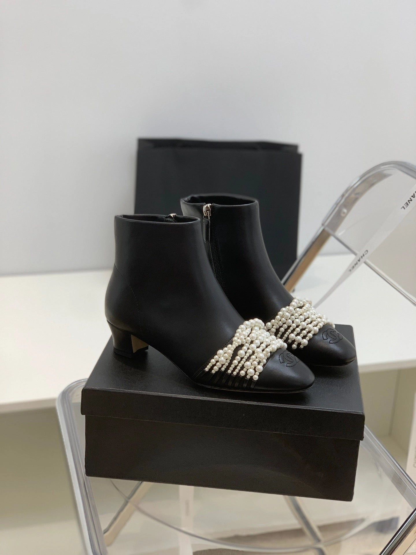 High Top Adidas Shoes SE706  Size 5-9  Heels:4cm Shaft measures approximately 4.7 from arch Material: Cowhide  Lining: Sheepskin Sole: Italian leather