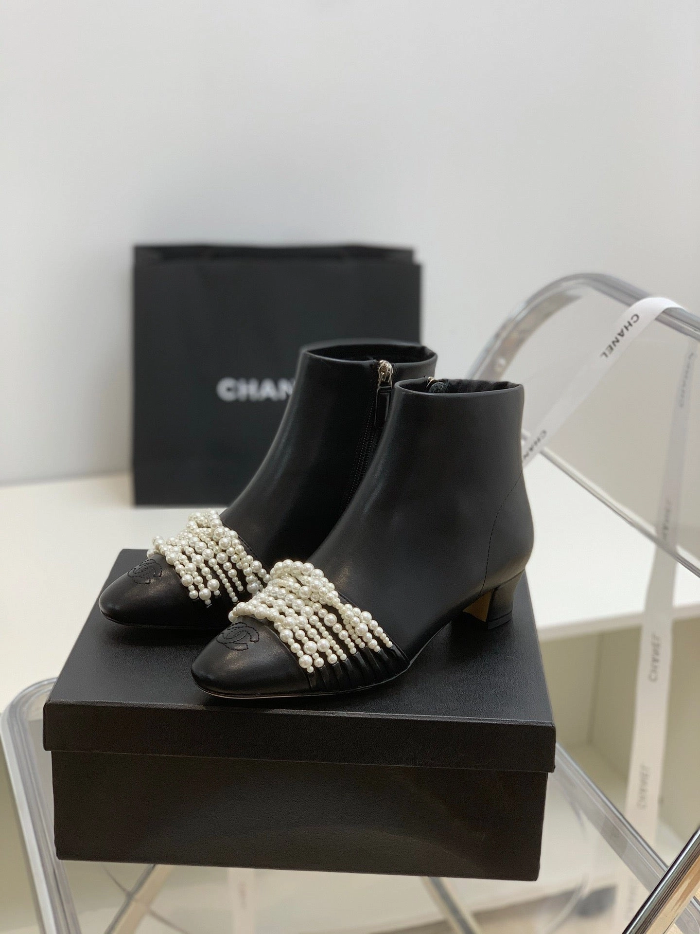 SE706  Size 5-9  Heels:4cm Shaft measures approximately 4.7 from arch Material: Cowhide  Lining: Sheepskin Sole: Italian leather Adidas Minimalist Shoes