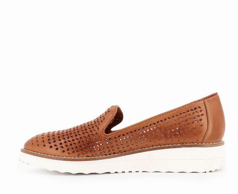 Top End Orvel ~Tan ~ Navy Desert Step Moon Jog