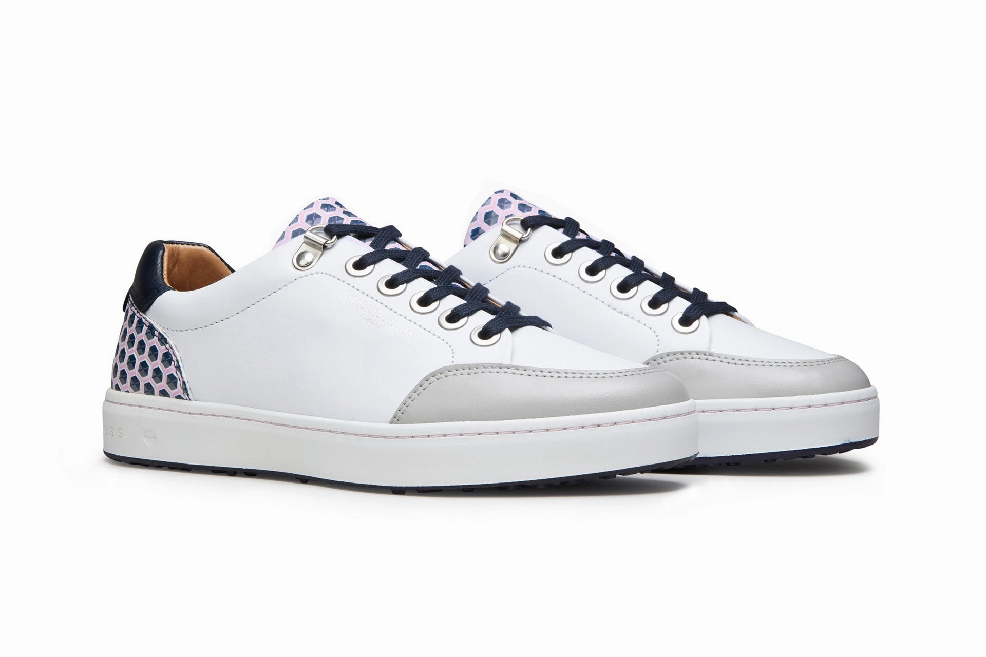 Fieldfox | Geo White/Navy Lightweight Comfort Poolside Fun