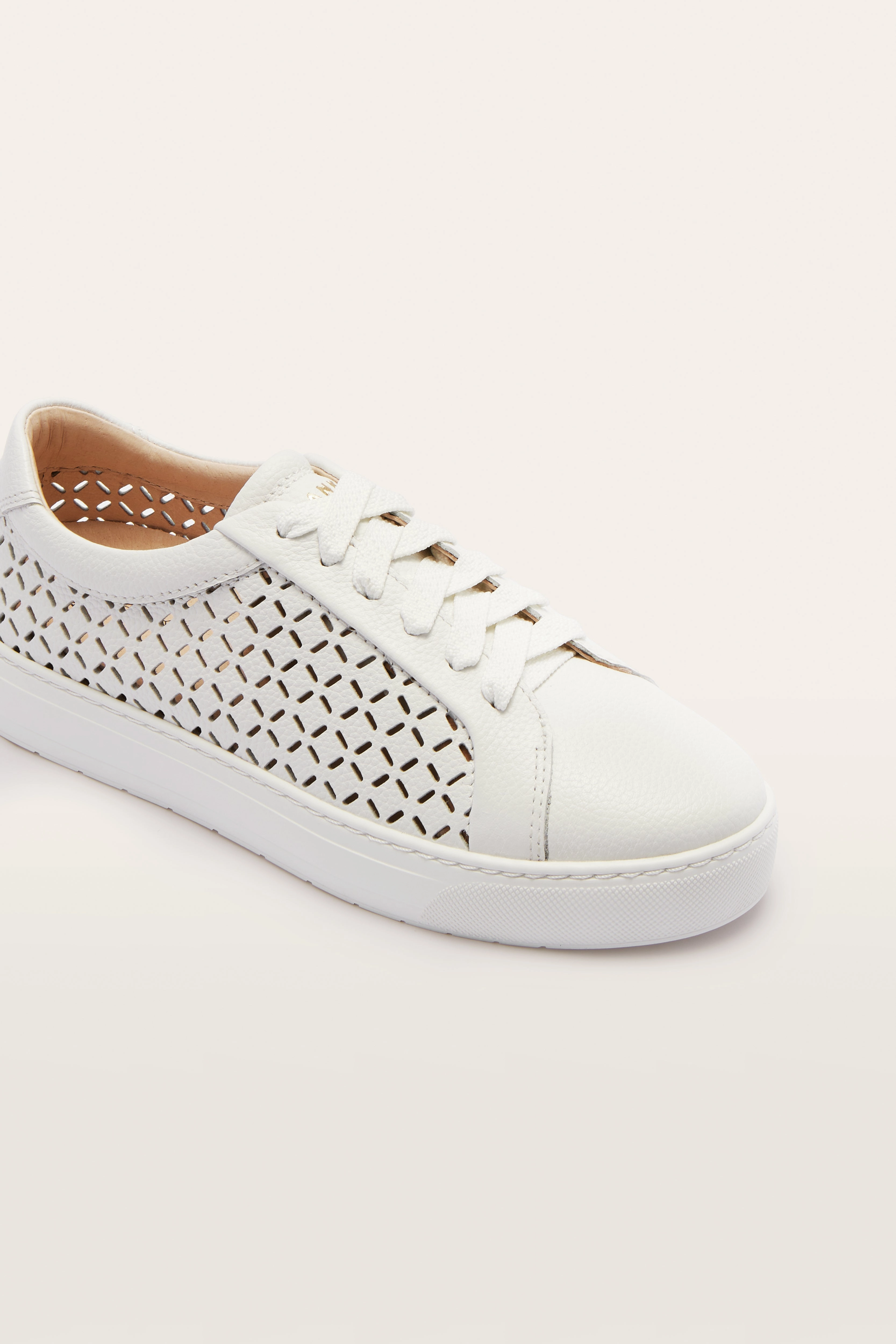 Frankie4 Mim V ~ White ~ Champagne ~ Lattice Heat Step