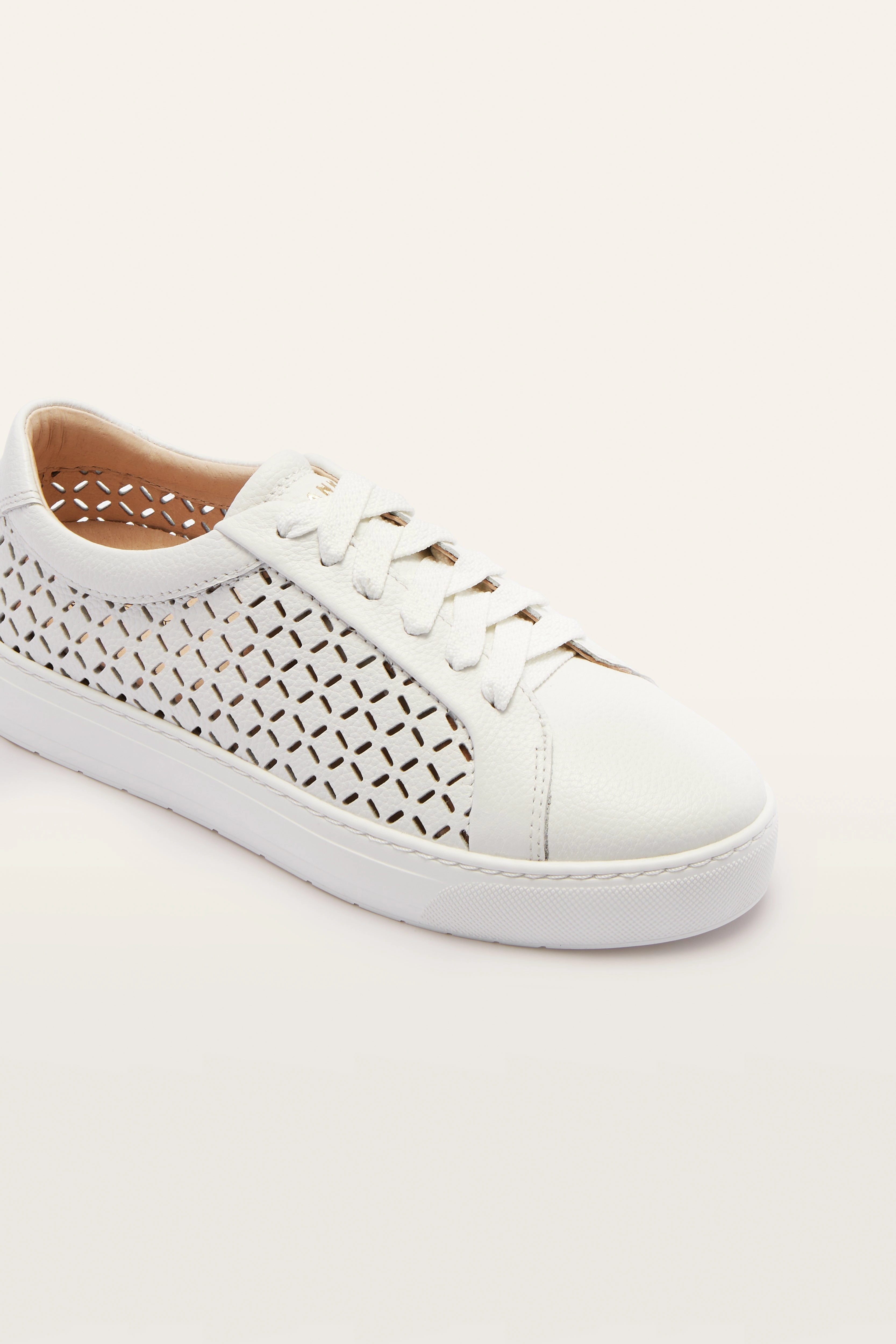 Outdoor Ease Sport Inspired Frankie4 Mim V ~ White ~ Champagne ~ Lattice