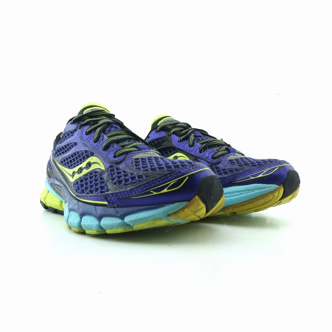 Running Shoes With Jeans SAUCONY RIDE 7