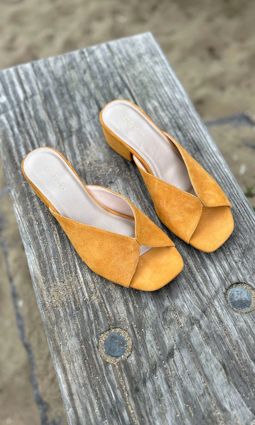 Asics Gore Tex Hiking Shoes Hoss California Camel Suede Slide