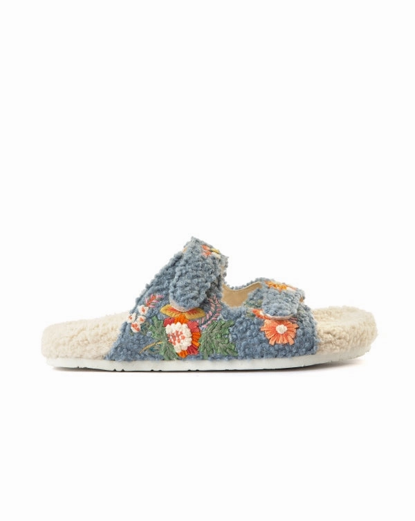 Squatting With Shoes Ice Age : Sliders