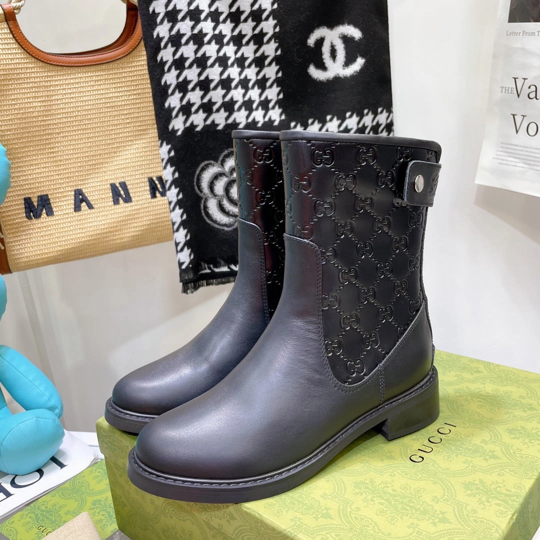 Asu Adidas Shoes SE695  Size 4-10    Heel:4cm Material: Cowhide  Lining: Sheep skin Sole: Rubber