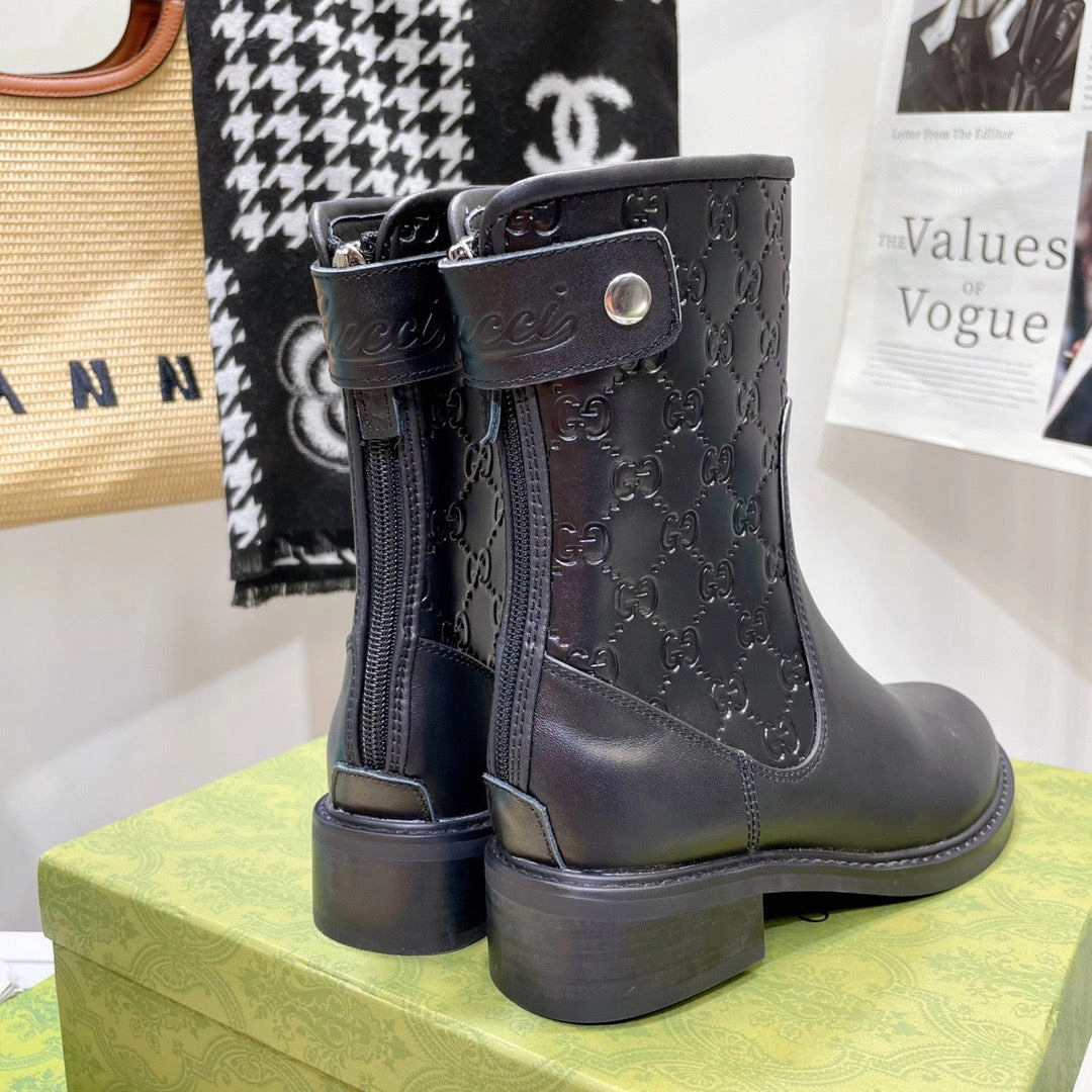 Adidas Total Shoes SE695  Size 4-10    Heel:4cm Material: Cowhide  Lining: Sheep skin Sole: Rubber