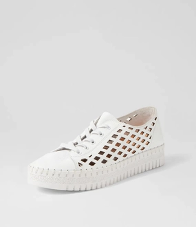 Django & Juliette Mandle ~ White ~ Black ~ Almond ~ Tan ~ Leather Valley Run