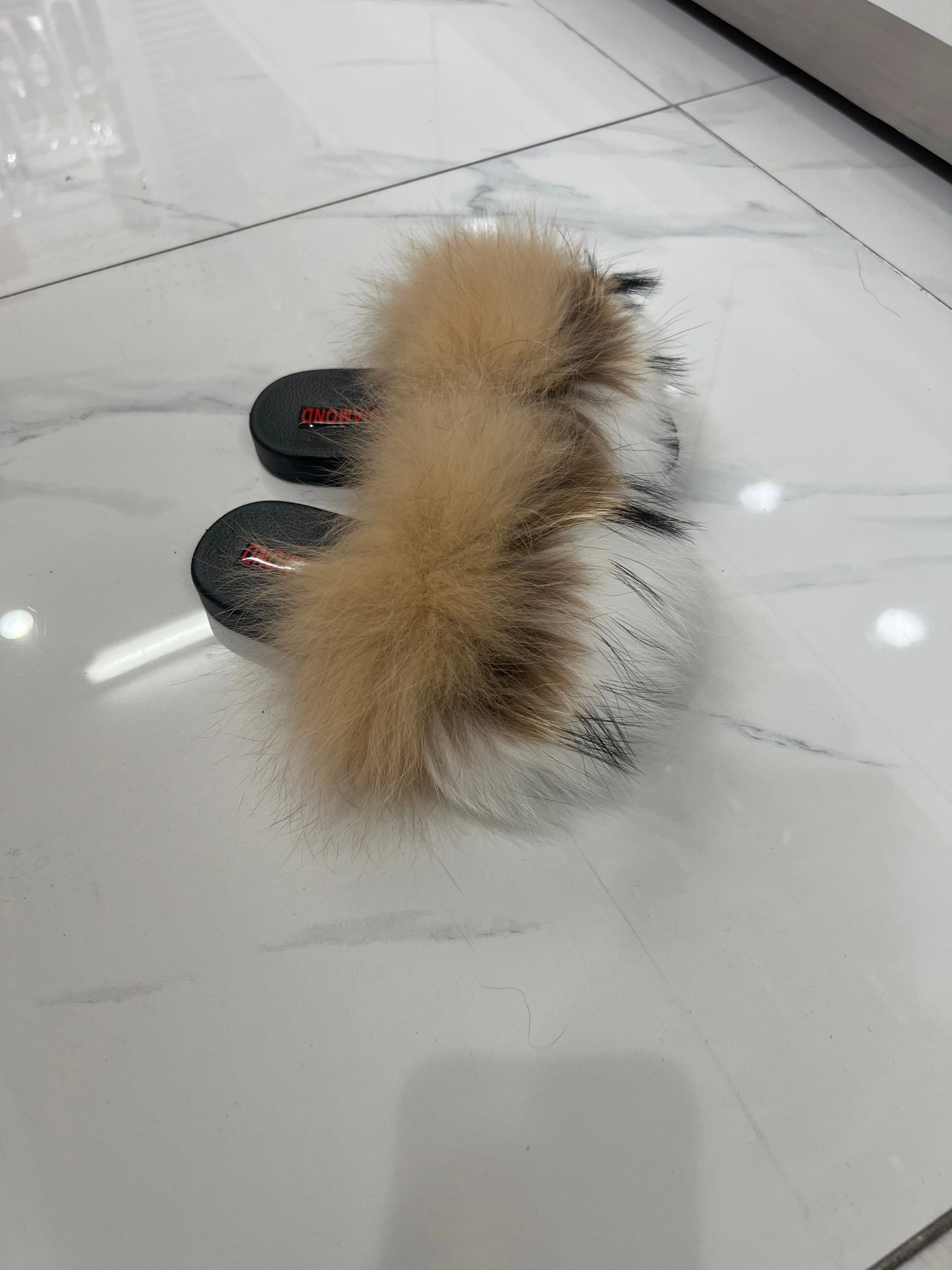 Wash Slippers With Rubber Soles Kids faux fur slides white-cream