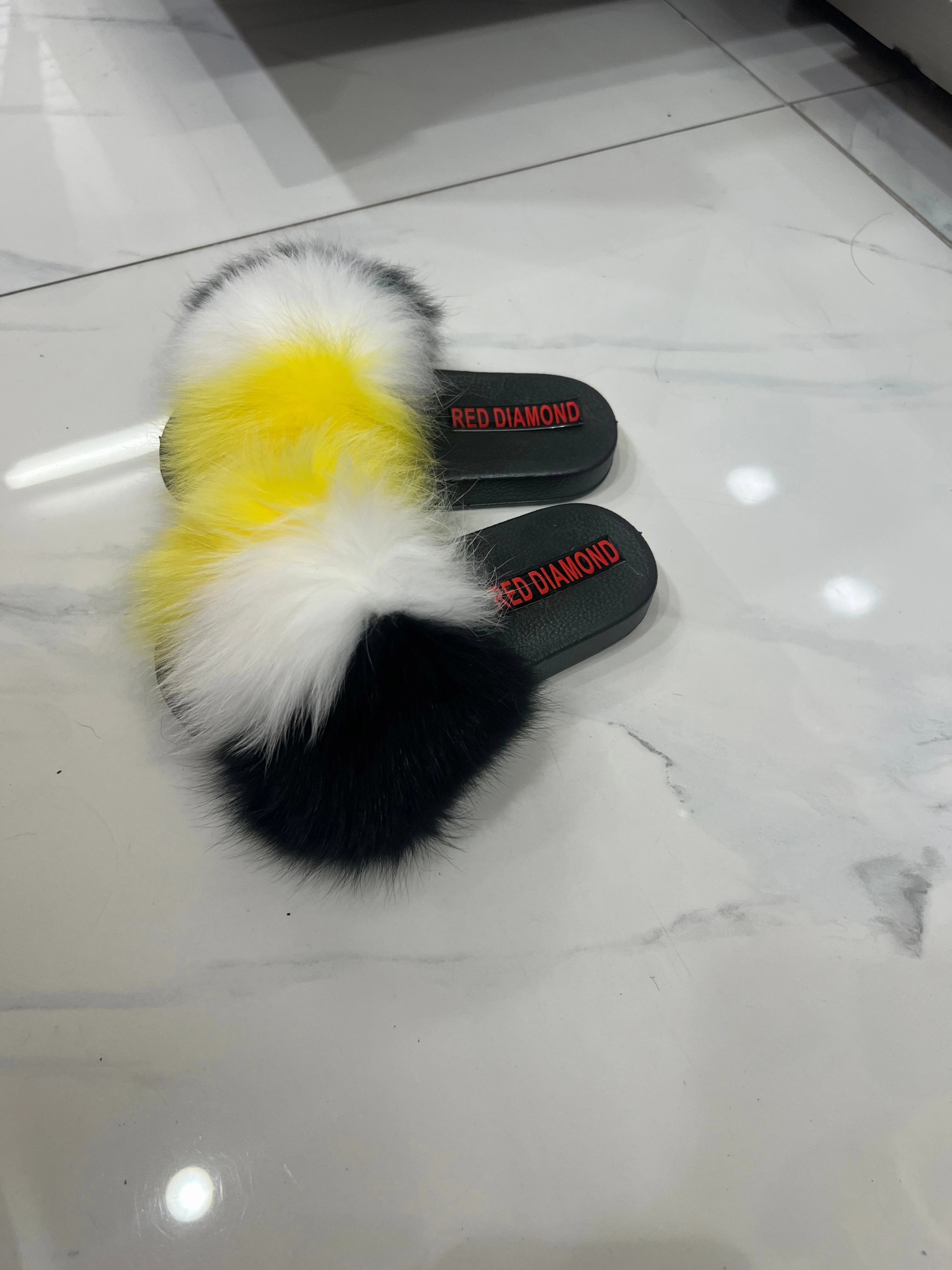 Giant Slippers Kids faux fur slides white-yellow-black