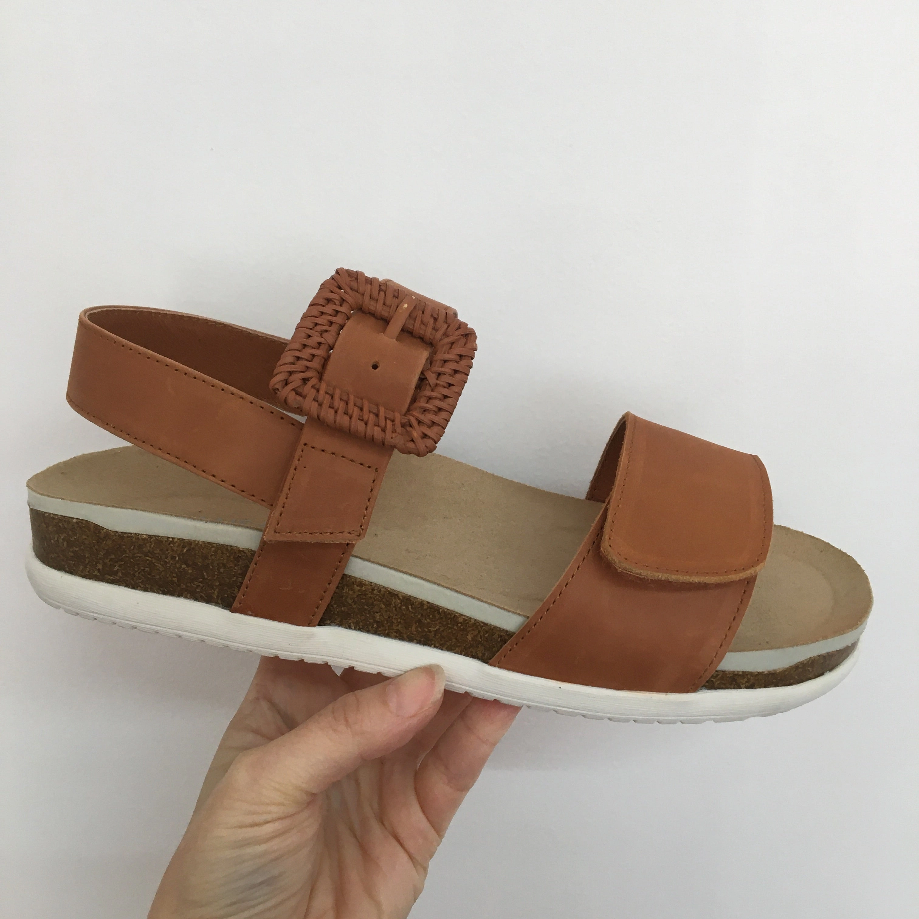 Weekend Walk Versatile Comfort Le Sansa Agneta Tan