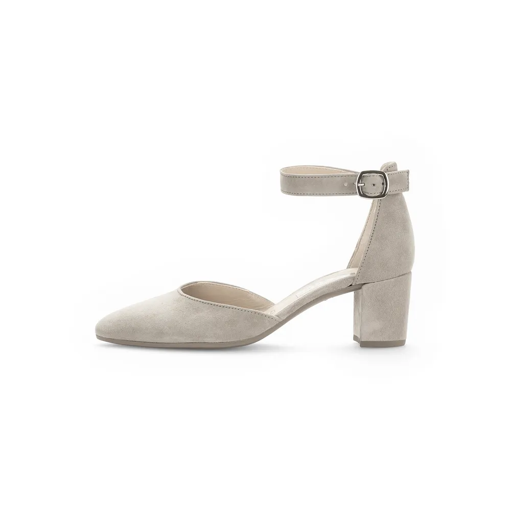 41.340 - SANDAL Durable Material