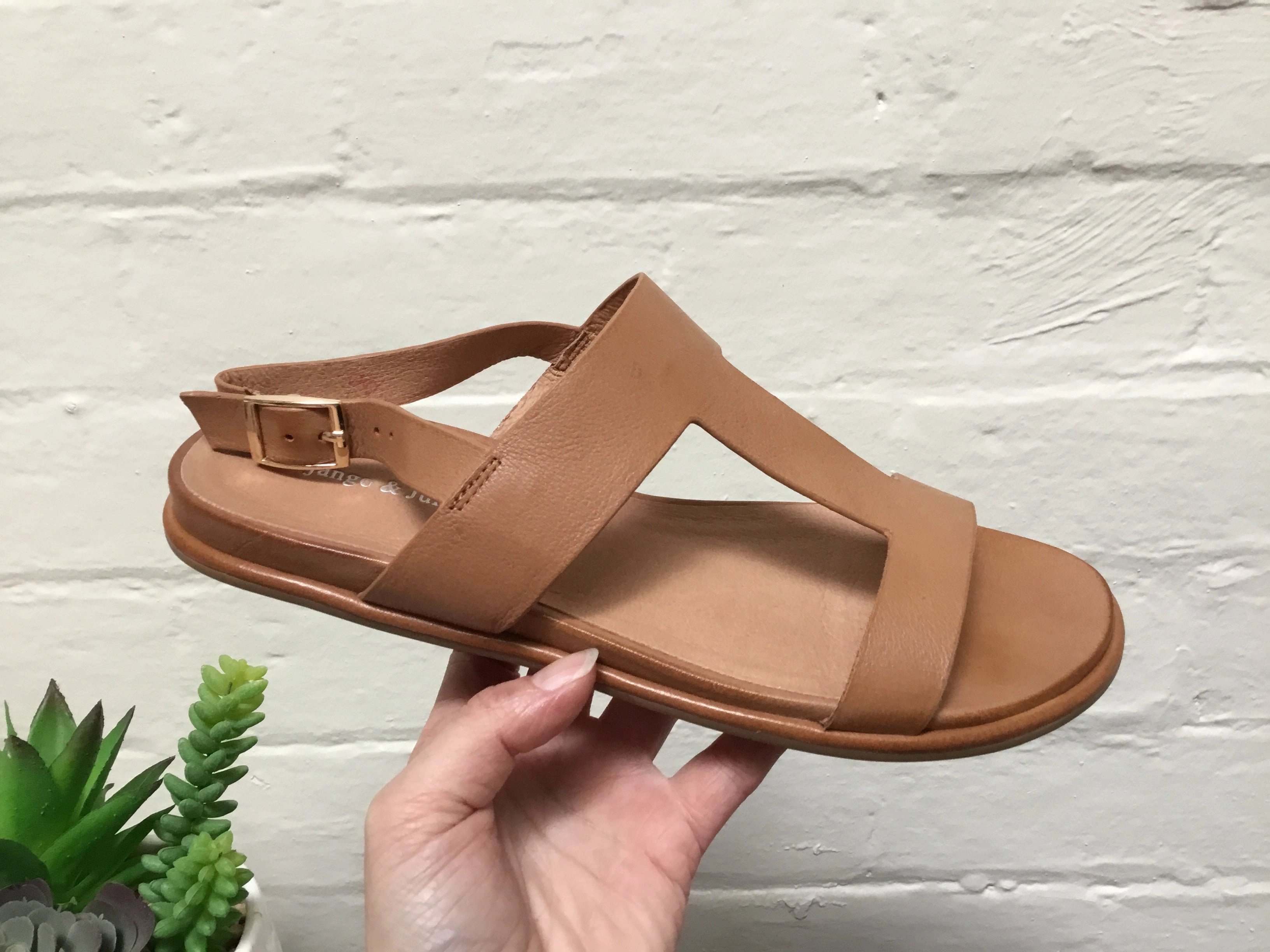 Metal Shine Django & Juliette Bevert Tan Sandal