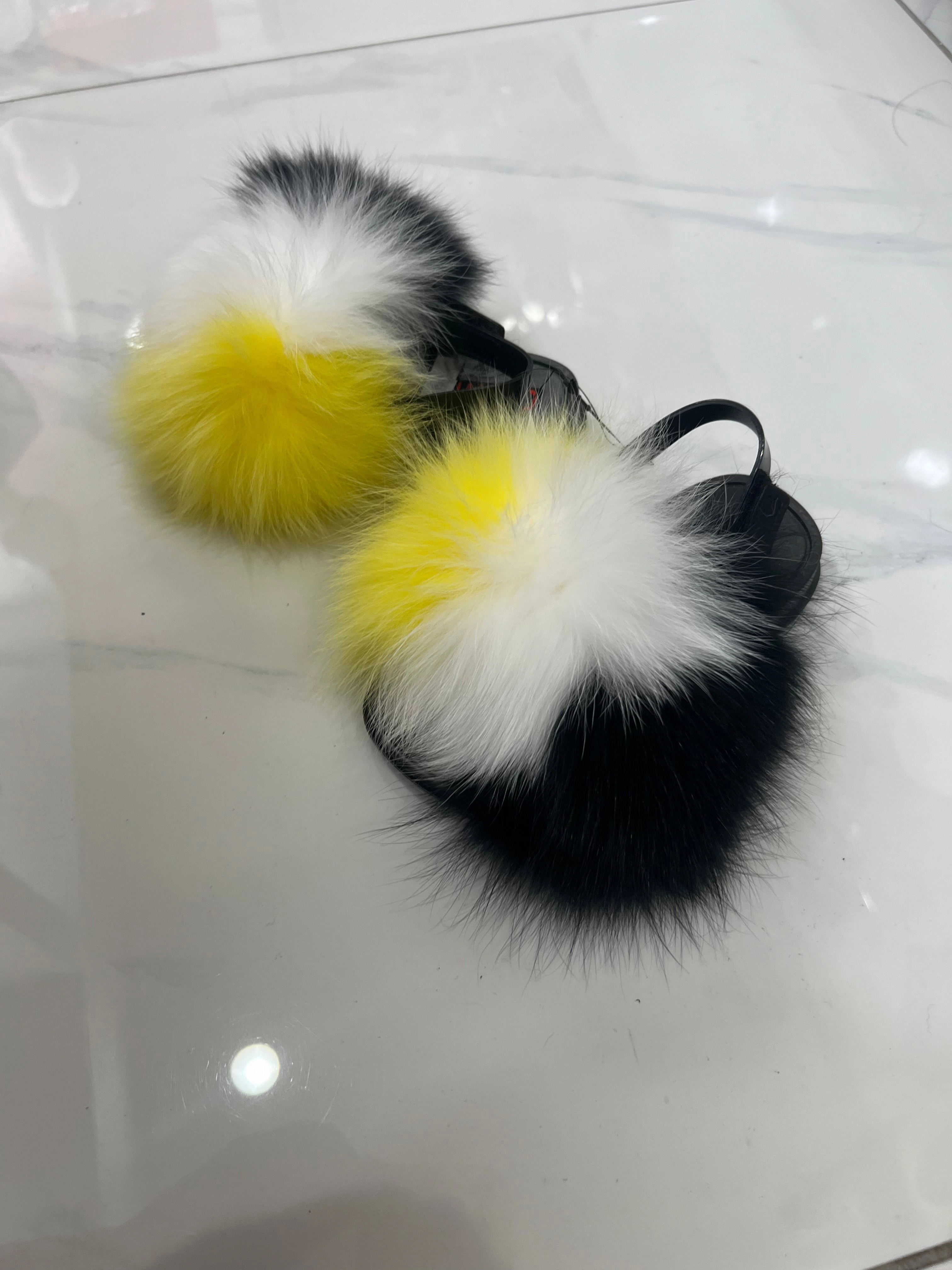 Toddler faux fur slides white-yellow-black Hydrangea Slippers Size