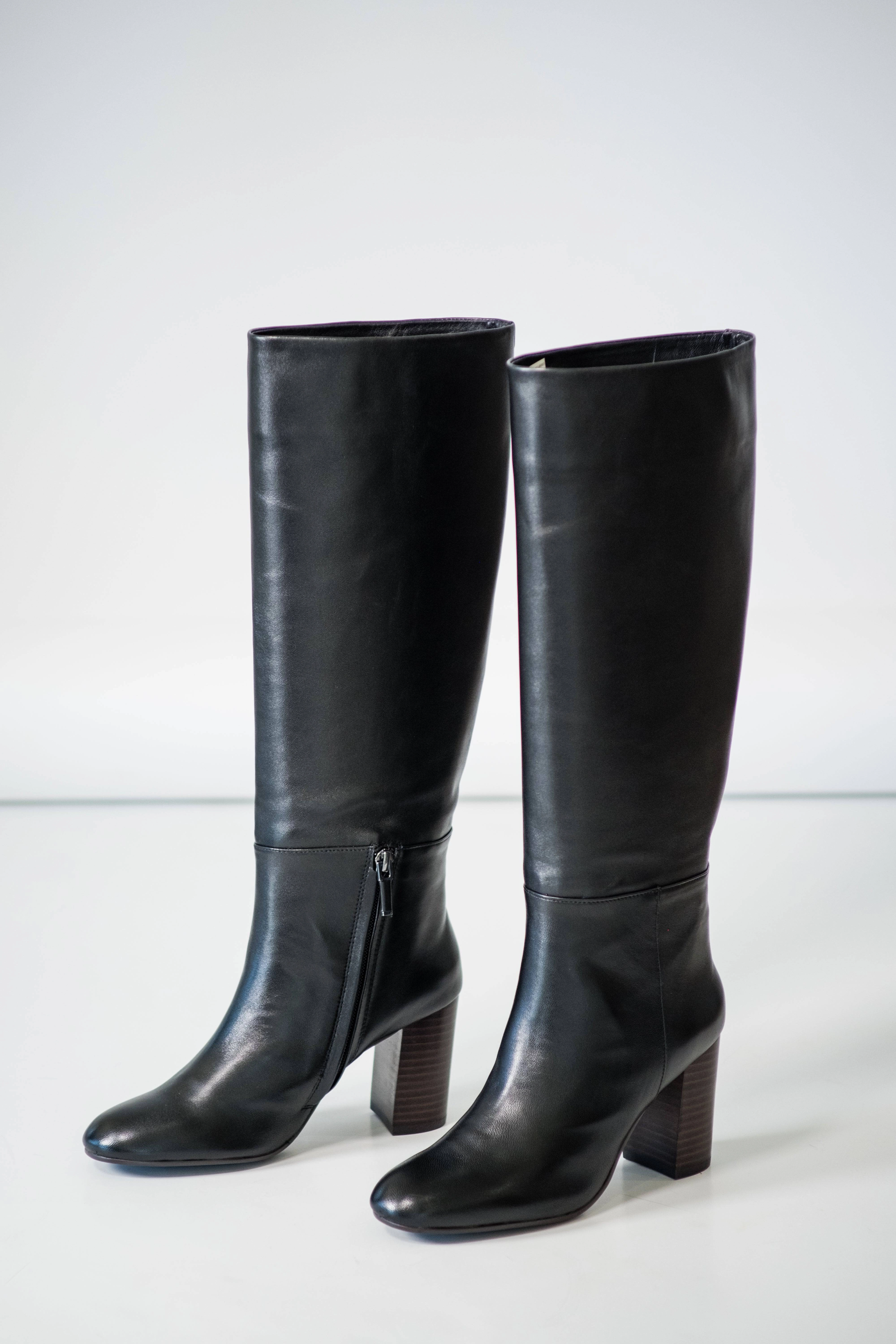 Manon Boots in Black Adidas Running Stability Shoes