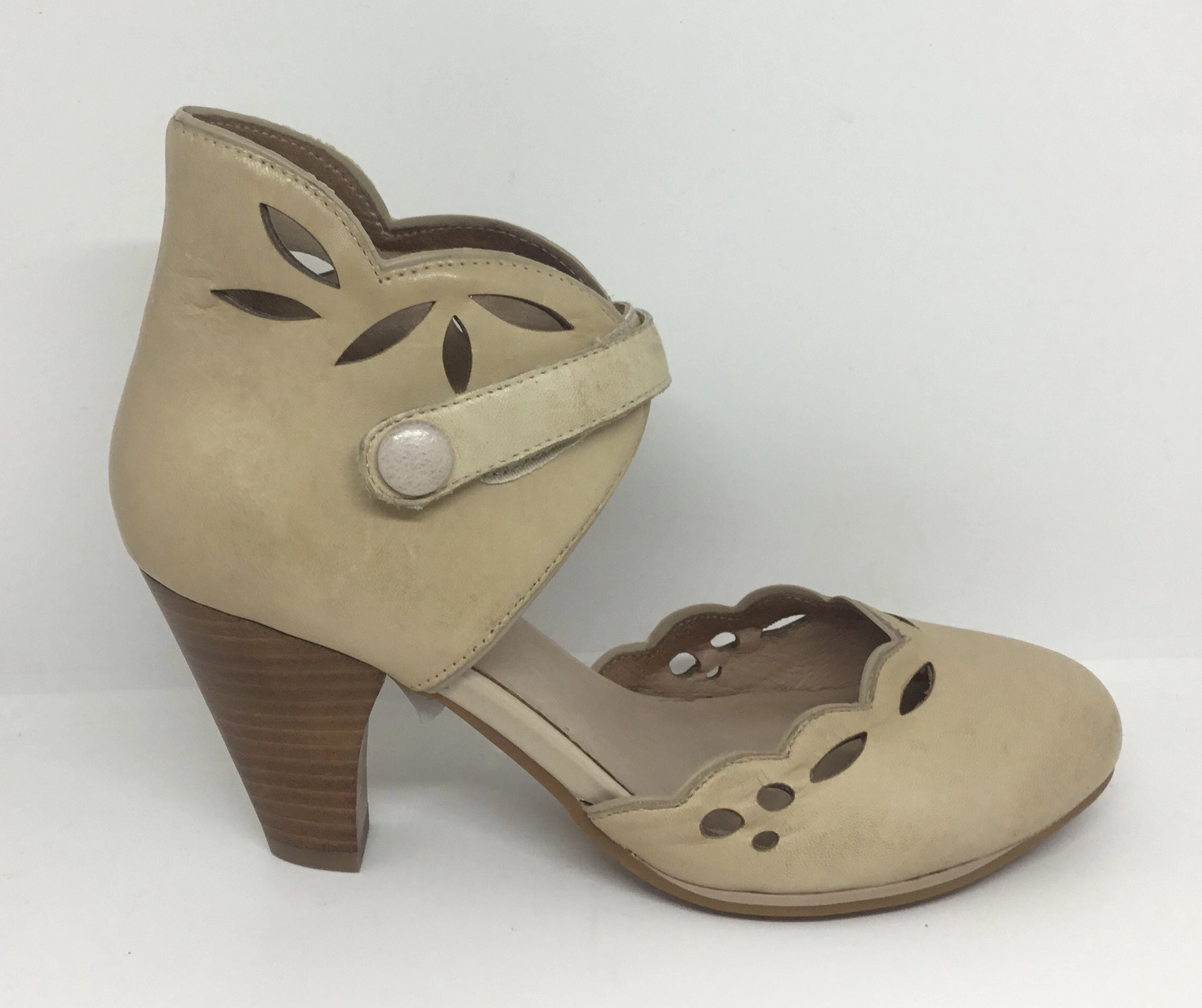 charity event Light Spark Miz Mooz Carlotta Cream Leather Heel SALE