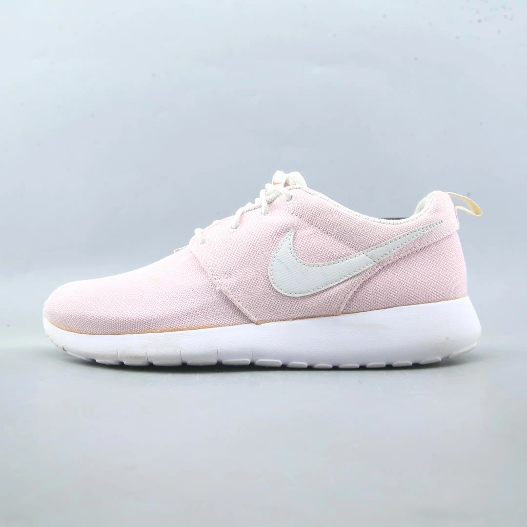 Pavement Running Shoes NIKE ROSHE ONE
