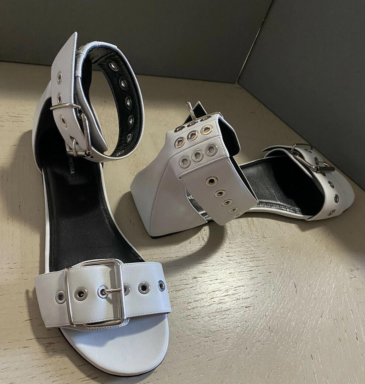 NIB $950 Balenciaga Women Belt Flat Sandal Shoes White 8 US ( 38 Eu ) Italy Flats Sandals