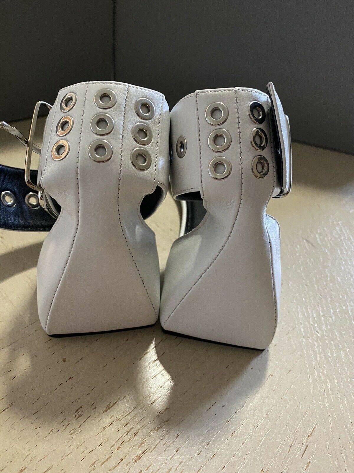 Basketball Shoes Feet NIB $950 Balenciaga Women Belt Flat Sandal Shoes White 8 US ( 38 Eu ) Italy