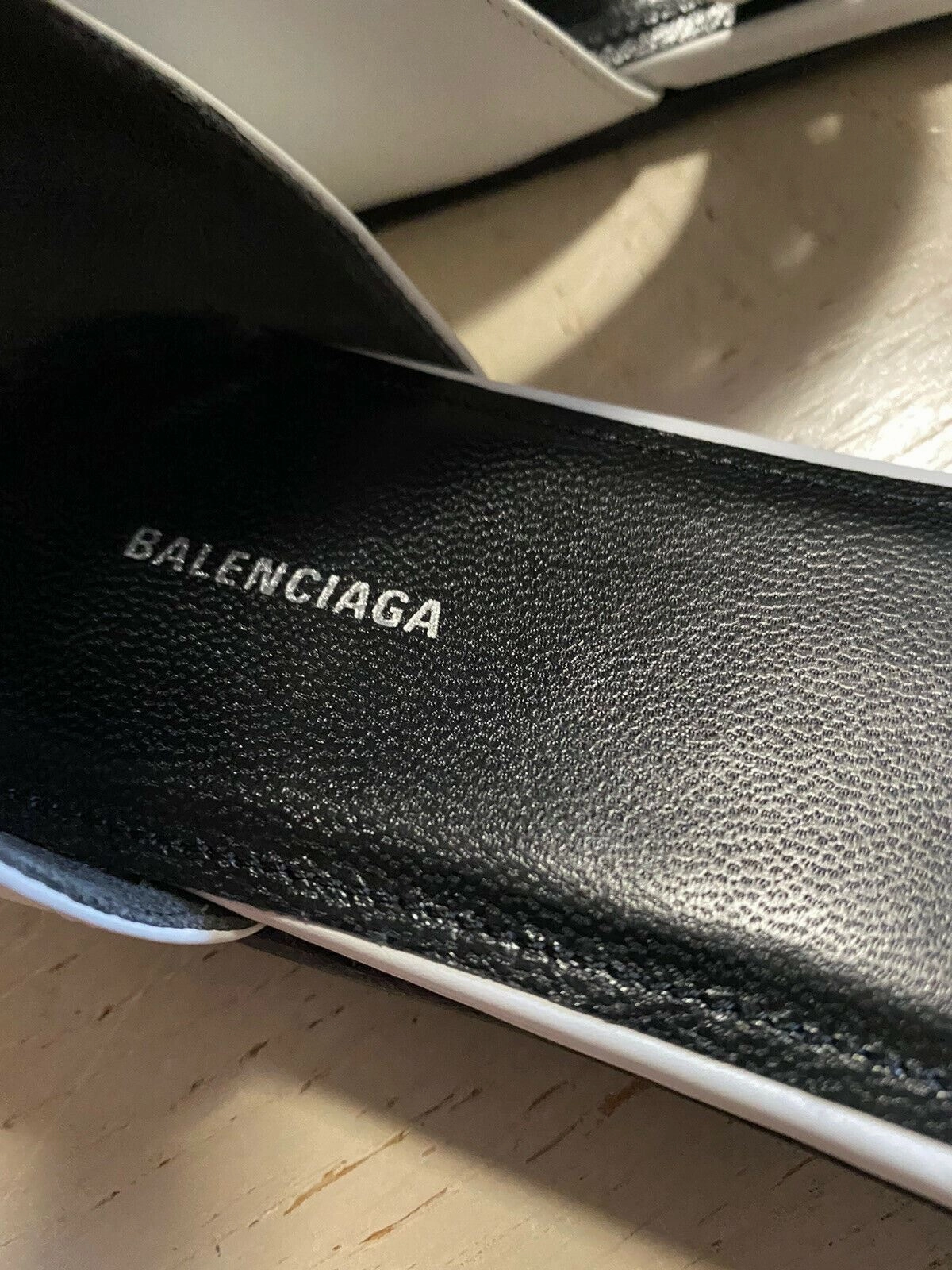 NIB $950 Balenciaga Women Belt Flat Sandal Shoes White 8 US ( 38 Eu ) Italy Gold Flat Mary Jane Shoes