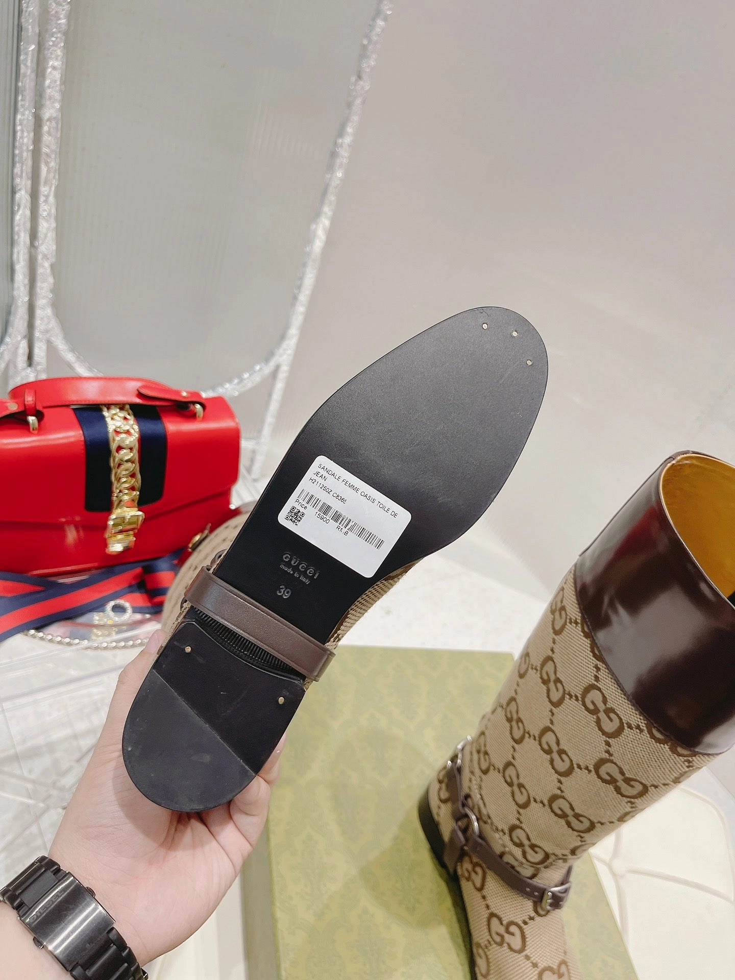 Adidas Running Shoes Cushioning Features SE746   Size 5-9    Material: Cowhide  Lining: Sheep skin Sole: Italian leather