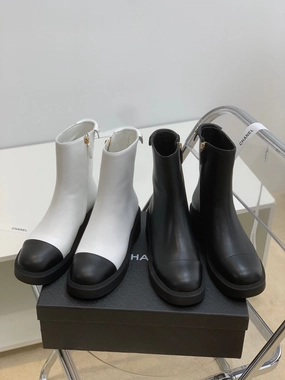 SE692  Size 5-10   Material: Cowhide  Lining: Sheep skin Sole: Rubber Adidas Supernova Solution Running Shoes