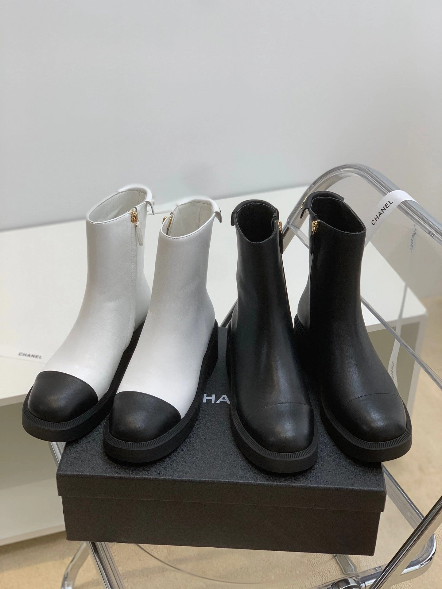 SE692  Size 5-10   Material: Cowhide  Lining: Sheep skin Sole: Rubber Fear Of God Adidas Basketball Shoes