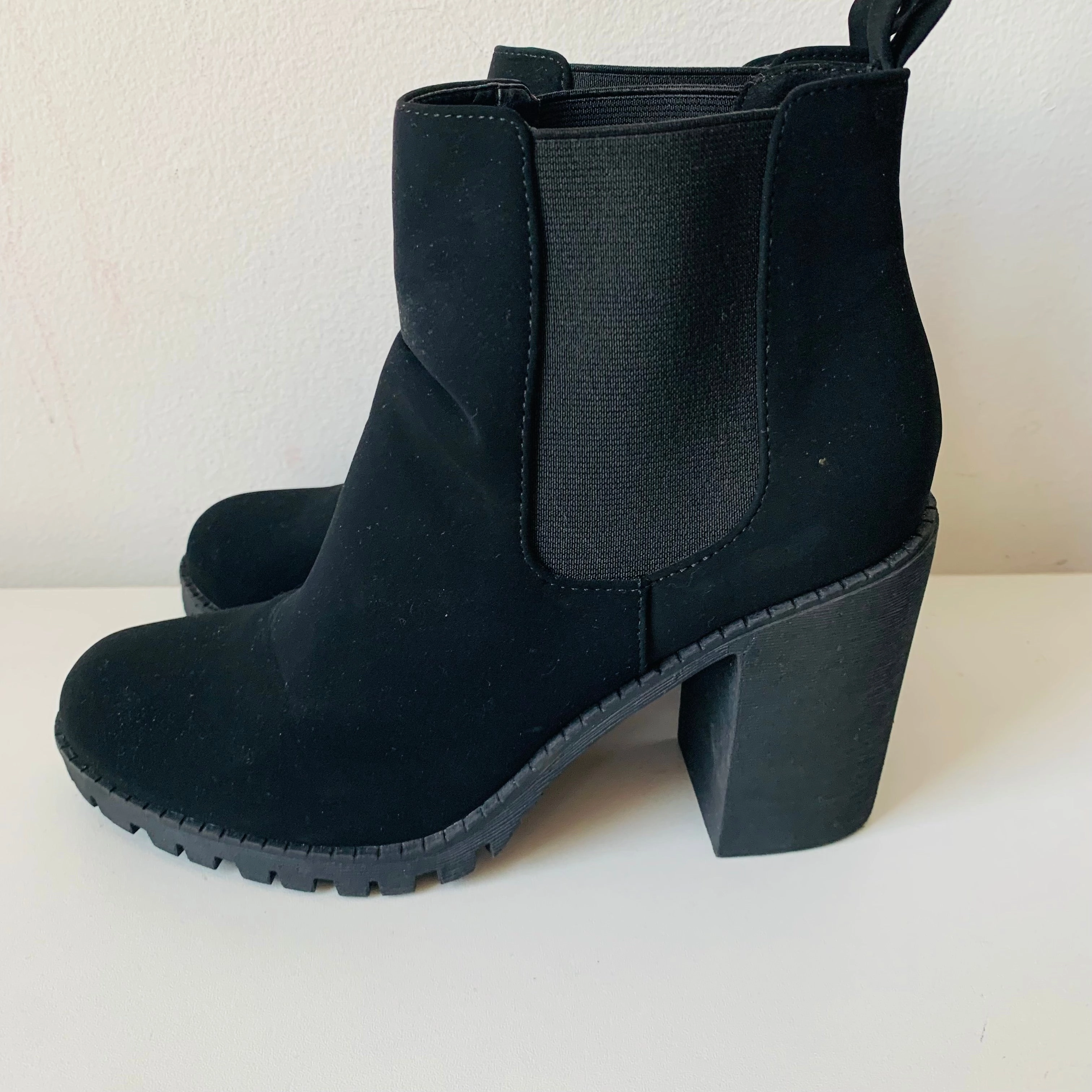 Soda Glove Ankle Boots with Lug Sole Elastic Gore Heeled Boots Size 10 New Adidas Own The Game Basketball Shoes