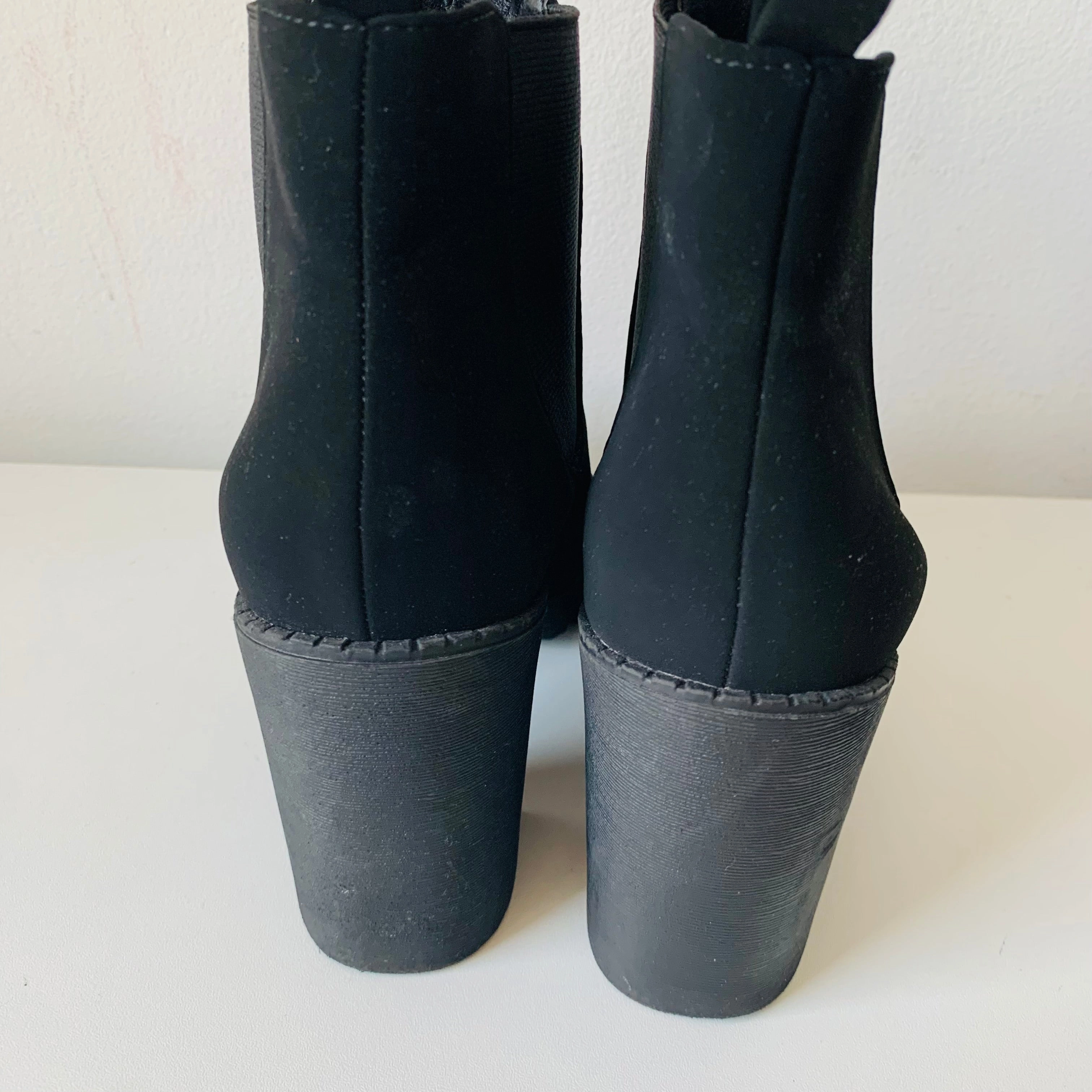 Adidas Running Shoe Lineup Soda Glove Ankle Boots with Lug Sole Elastic Gore Heeled Boots Size 10 New