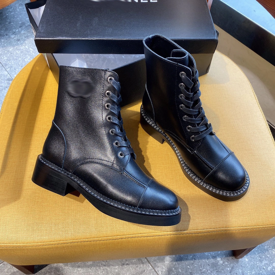 Adidas Golf Spikeless Shoes SE635 Size 5-10  Material: Cowhide  Lining: Sheep skin Sole: Rubber