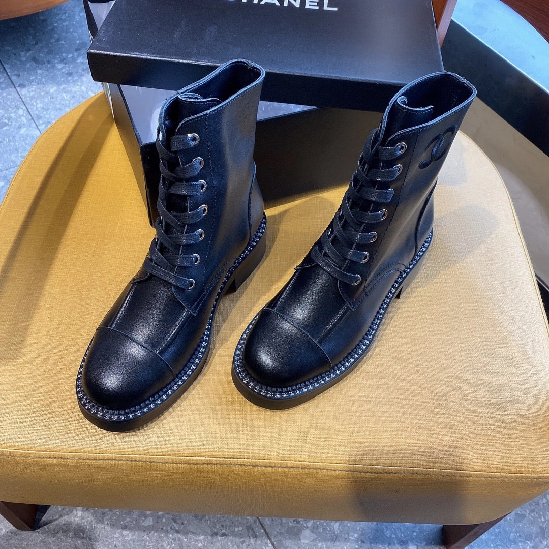 SE635 Size 5-10  Material: Cowhide  Lining: Sheep skin Sole: Rubber Yeezy Adidas Shoes