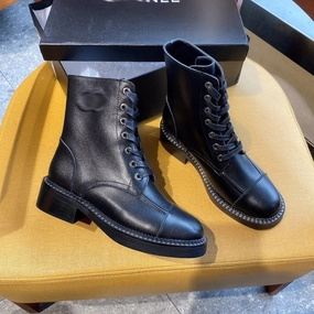 Adidas Sneakers Shoes SE635 Size 5-10  Material: Cowhide  Lining: Sheep skin Sole: Rubber