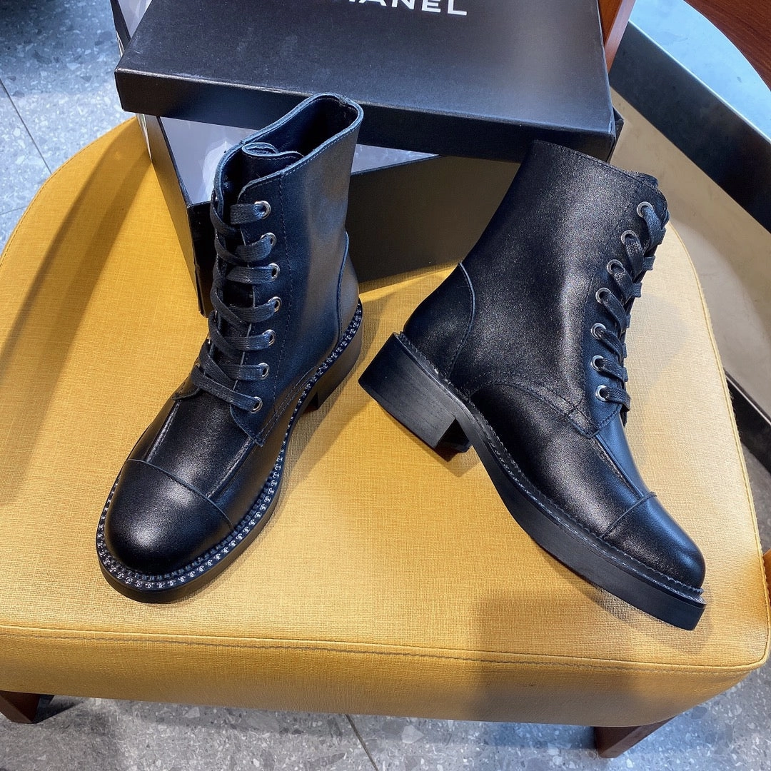 SE635 Size 5-10  Material: Cowhide  Lining: Sheep skin Sole: Rubber Adidas Terrex Shoes