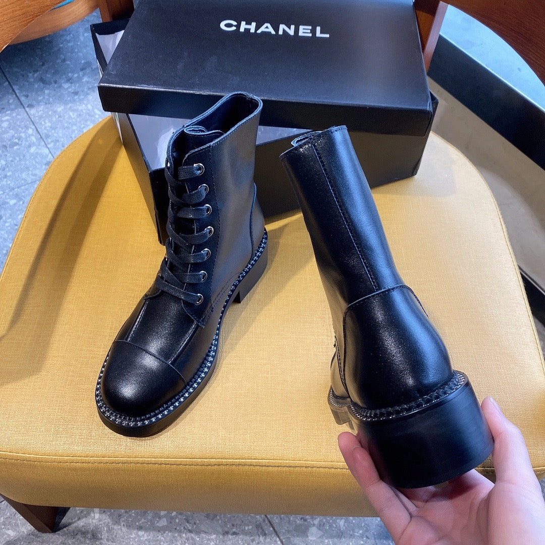 SE635 Size 5-10  Material: Cowhide  Lining: Sheep skin Sole: Rubber Adidas Torsion Shoes