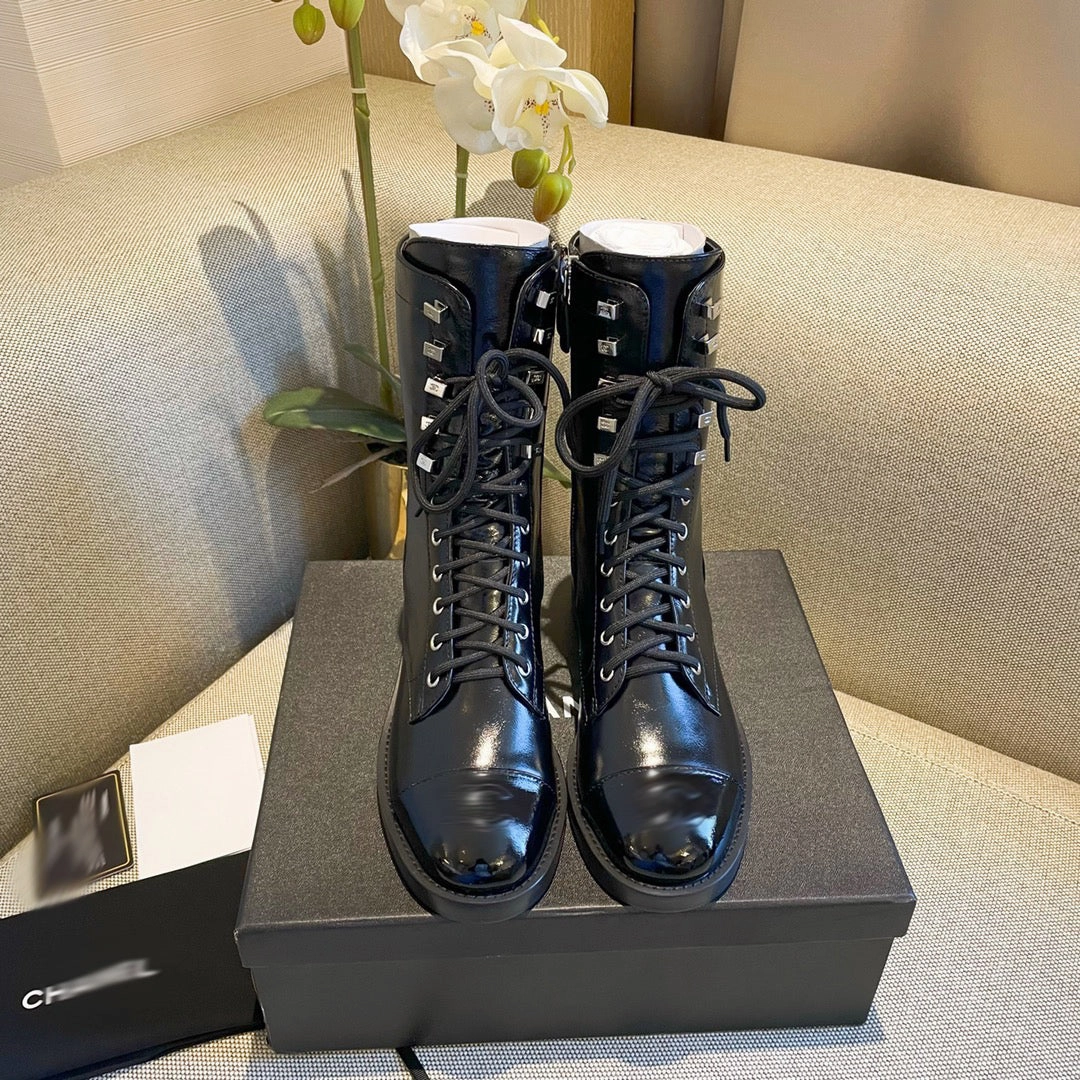 SE650  Size 5-9    Material: Cowhide  Lining: Sheep skin Sole: Italian leather Adidas Duramo Running Shoe