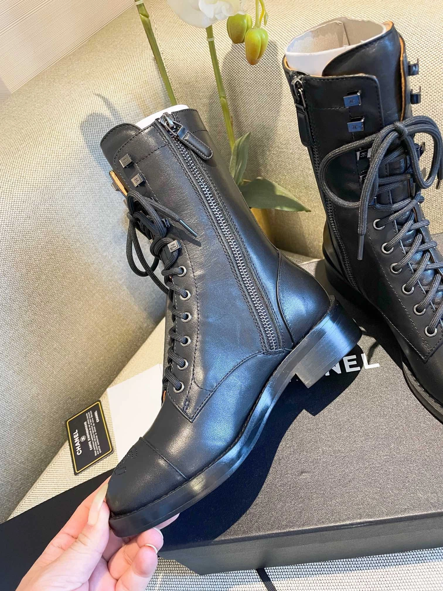 Outfits With Adidas Shoes SE650  Size 5-9    Material: Cowhide  Lining: Sheep skin Sole: Italian leather