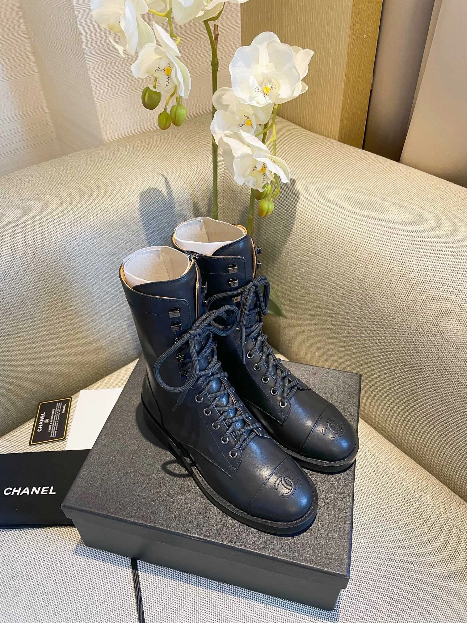 SE650  Size 5-9    Material: Cowhide  Lining: Sheep skin Sole: Italian leather Climacool Shoes Adidas