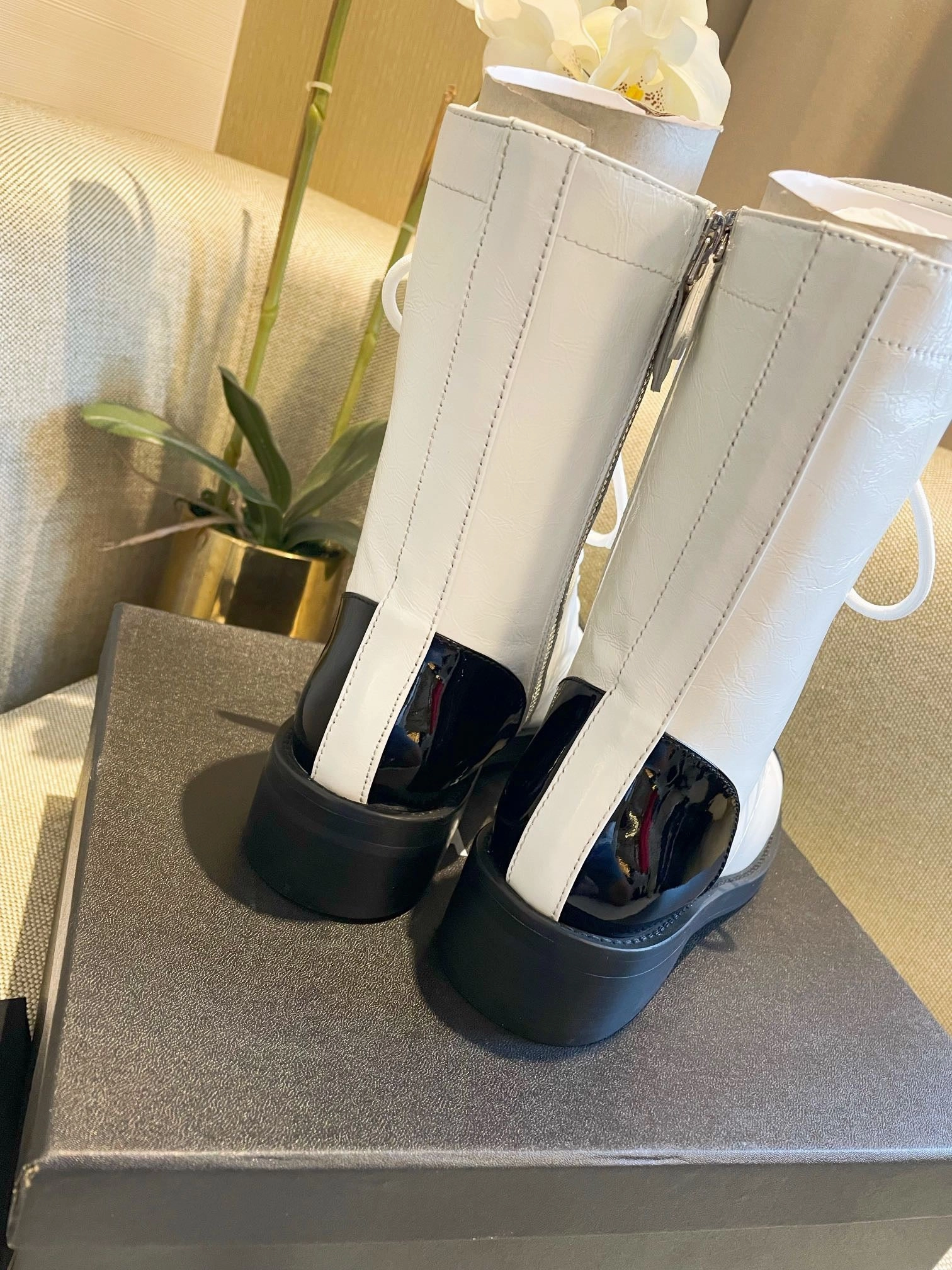 Adidas Gazelle Indoor Shoes SE651  Size 5-9  Material: Cowhide  Lining: Sheep skin Sole: Italian leather