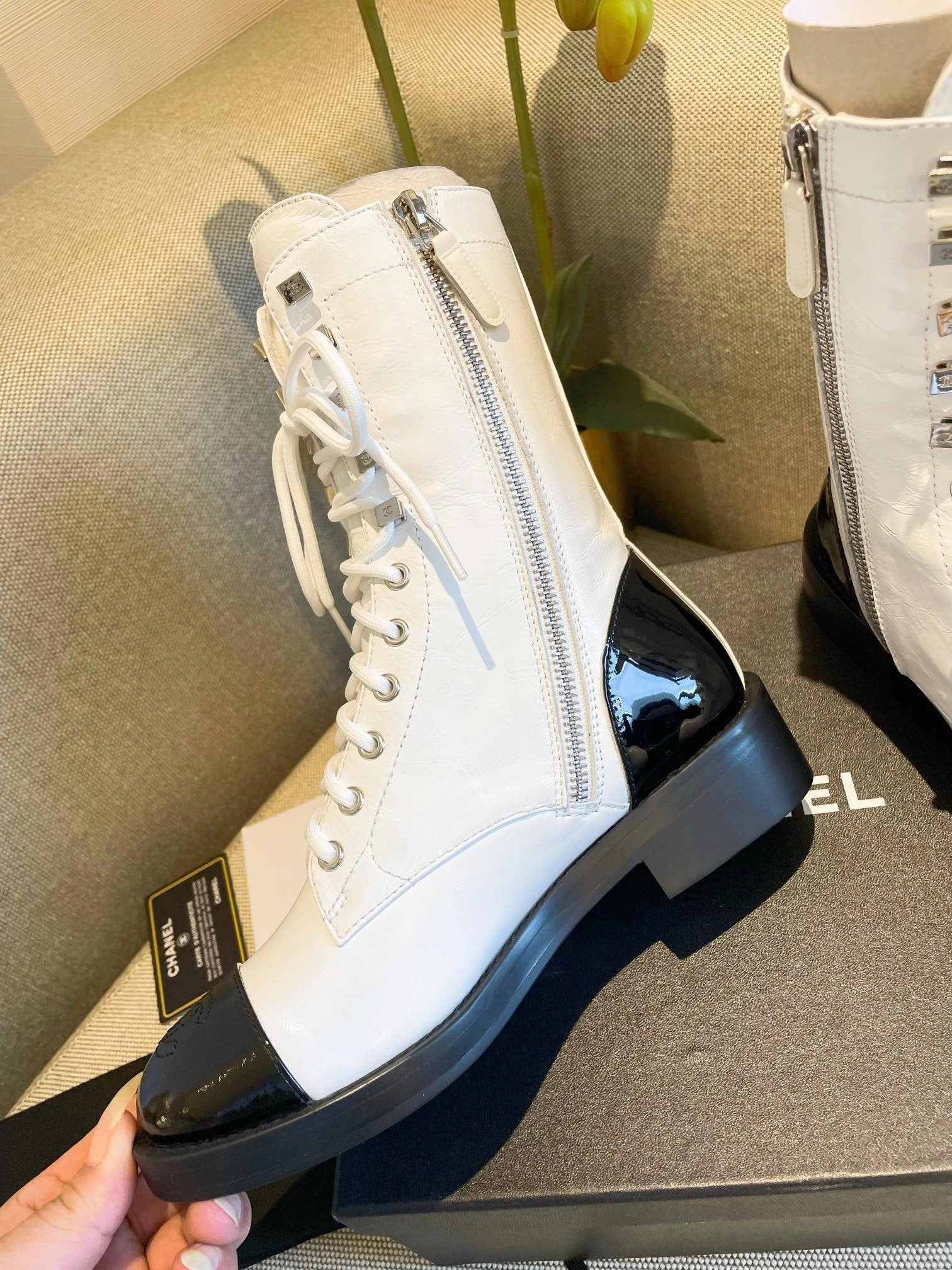 Adidas Club Shoes SE651  Size 5-9  Material: Cowhide  Lining: Sheep skin Sole: Italian leather