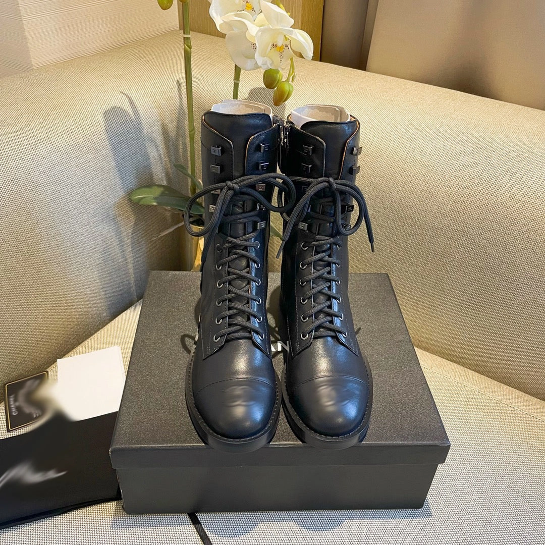 Adidas Kickboxing Shoes SE651  Size 5-9  Material: Cowhide  Lining: Sheep skin Sole: Italian leather