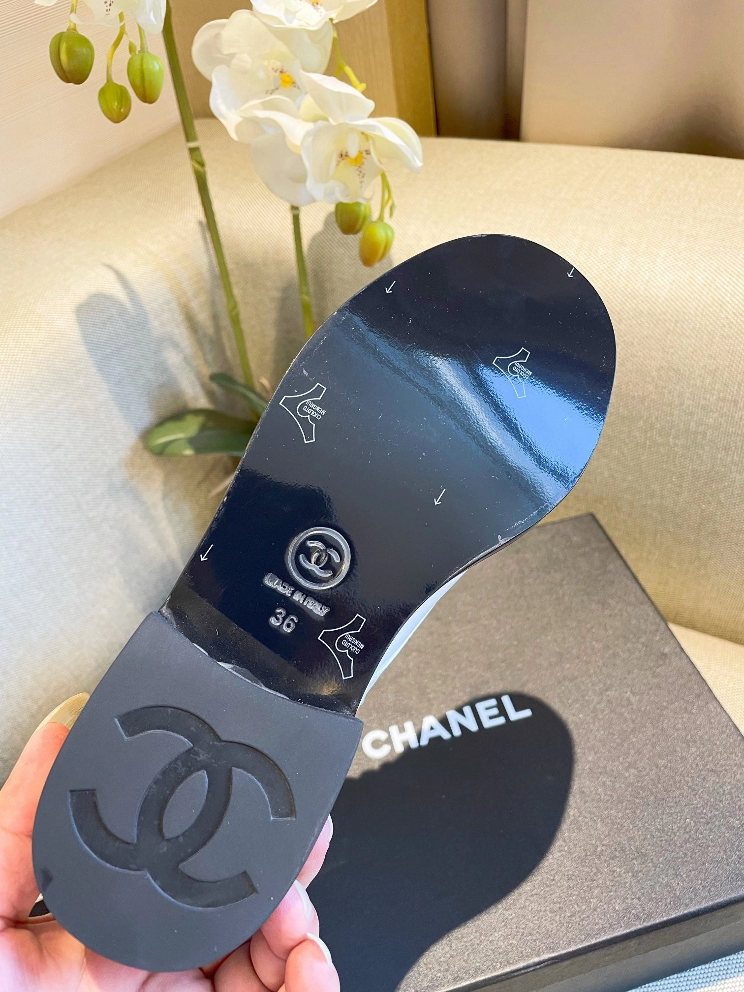 Adidas Originals Top Ten Hi Shoes SE651  Size 5-9  Material: Cowhide  Lining: Sheep skin Sole: Italian leather