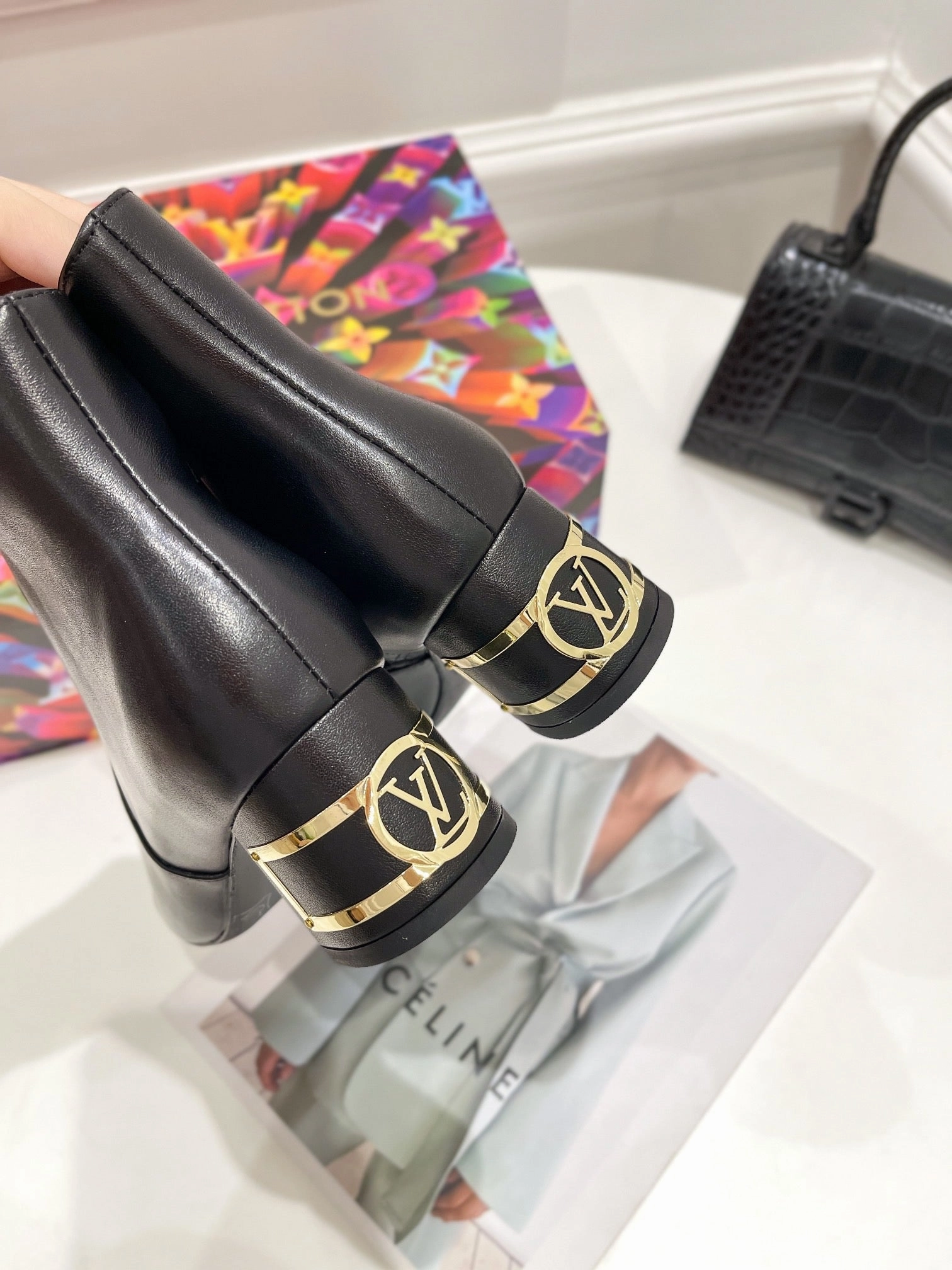 Adidas Shoes Classic SE669  Size 4-9   Heels:5cm Material: Cowhide  Lining: Sheep skin Sole: Italian leather