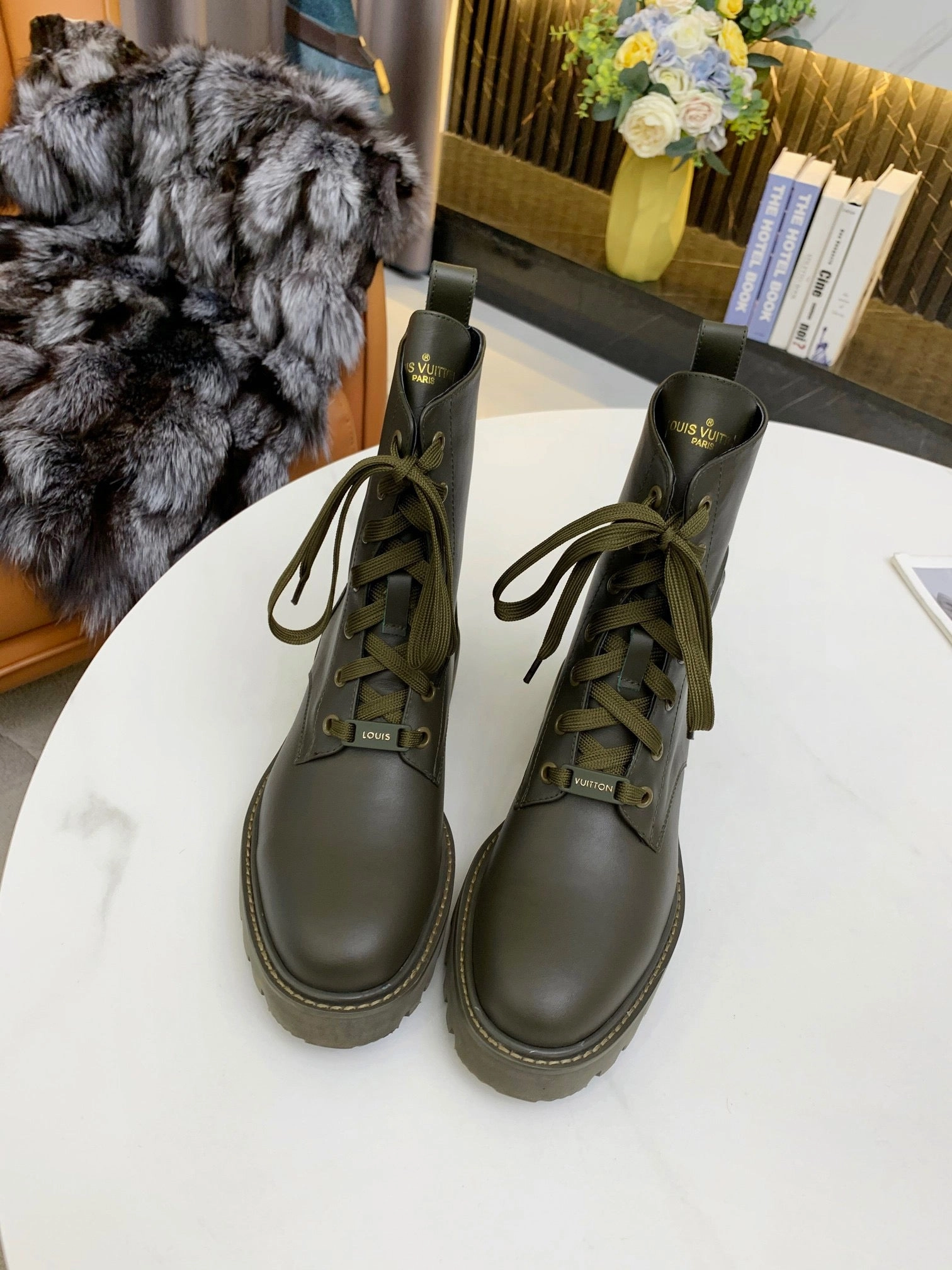 Adidas Damian Lillard Shoes SE688  Size 5-11